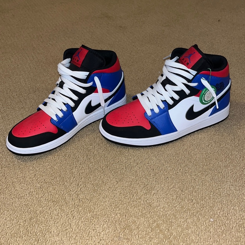 Brand new jordan 1 mids size men’s 8